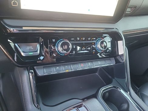 Used 2022 GMC Sierra 1500 AT4 image 46