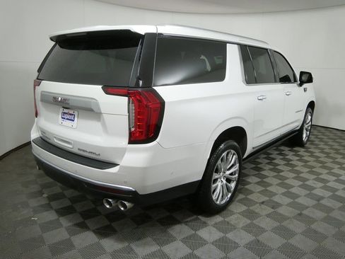 Used 2024 GMC Yukon XL Denali w/ Denali Reserve Package image 3