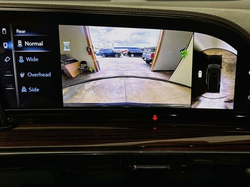 Used 2023 Cadillac Escalade ESV Premium Luxury RWD image 16