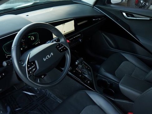 Used 2023 Kia Niro EX image 27