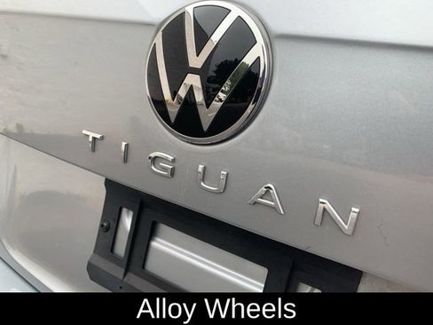 Used 2022 Volkswagen Tiguan SE R-Line image 16