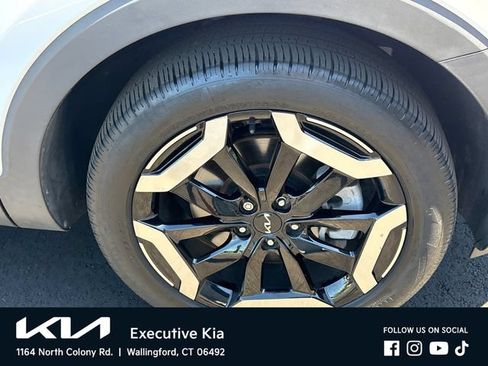Used 2023 Kia Telluride S AWD/4WD image 6