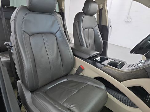 Used 2020 Lincoln Nautilus Reserve w/ Equipment Group 201A image 10