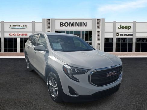 Used 2021 GMC Terrain SLE image 2