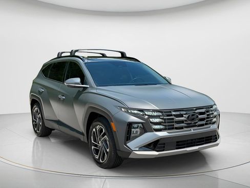 Used 2025 Hyundai Tucson Limited FWD image 3