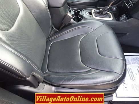 Used 2014 Jeep Cherokee Limited w/ Technology Group image 33