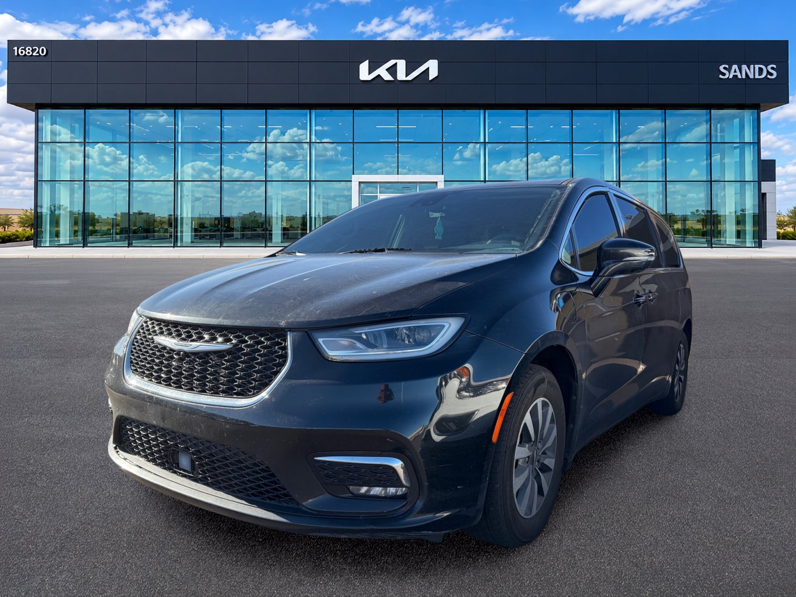 Used 2022 Chrysler Pacifica Touring-L FWD image 5
