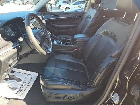 Used 2023 Jeep Grand Cherokee L Limited w/ Black Appearance Package image 5