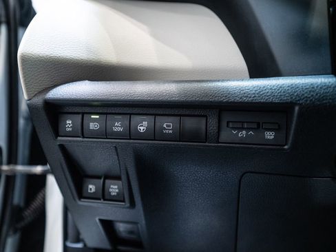 Certified 2022 Toyota Sienna Platinum image 23