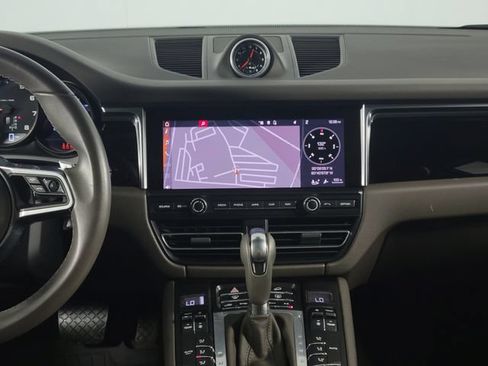 Used 2021 Porsche Macan AWD/4WD image 23