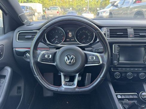 Used 2017 Volkswagen Jetta GLI FWD image 28