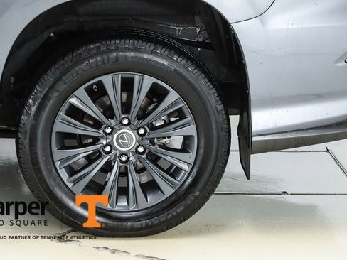 Used 2022 Lexus GX 460 Premium w/ Accessory Package image 6