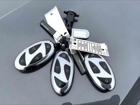 Used 2025 Hyundai Elantra Sport image 11