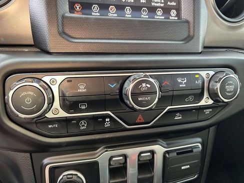 Certified 2023 Jeep Wrangler Sport AWD/4WD image 21