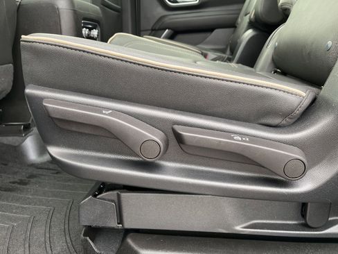 Certified 2023 GMC Yukon SLT image 12