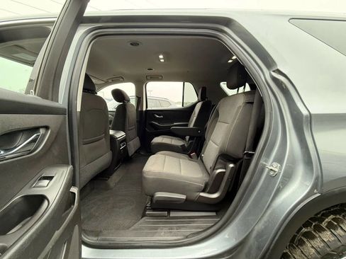 Used 2018 Chevrolet Traverse LT image 8