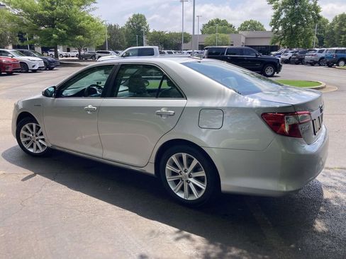 Used 2012 Toyota Camry XLE w/ Leather Pkg FWD image 4