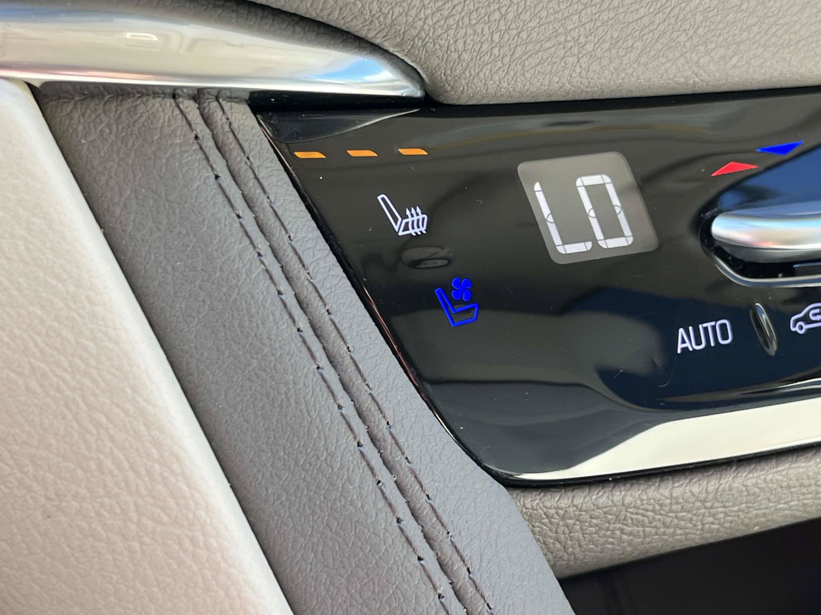 Used 2024 Cadillac XT5 Premium Luxury w/ Technology Package FWD image 28