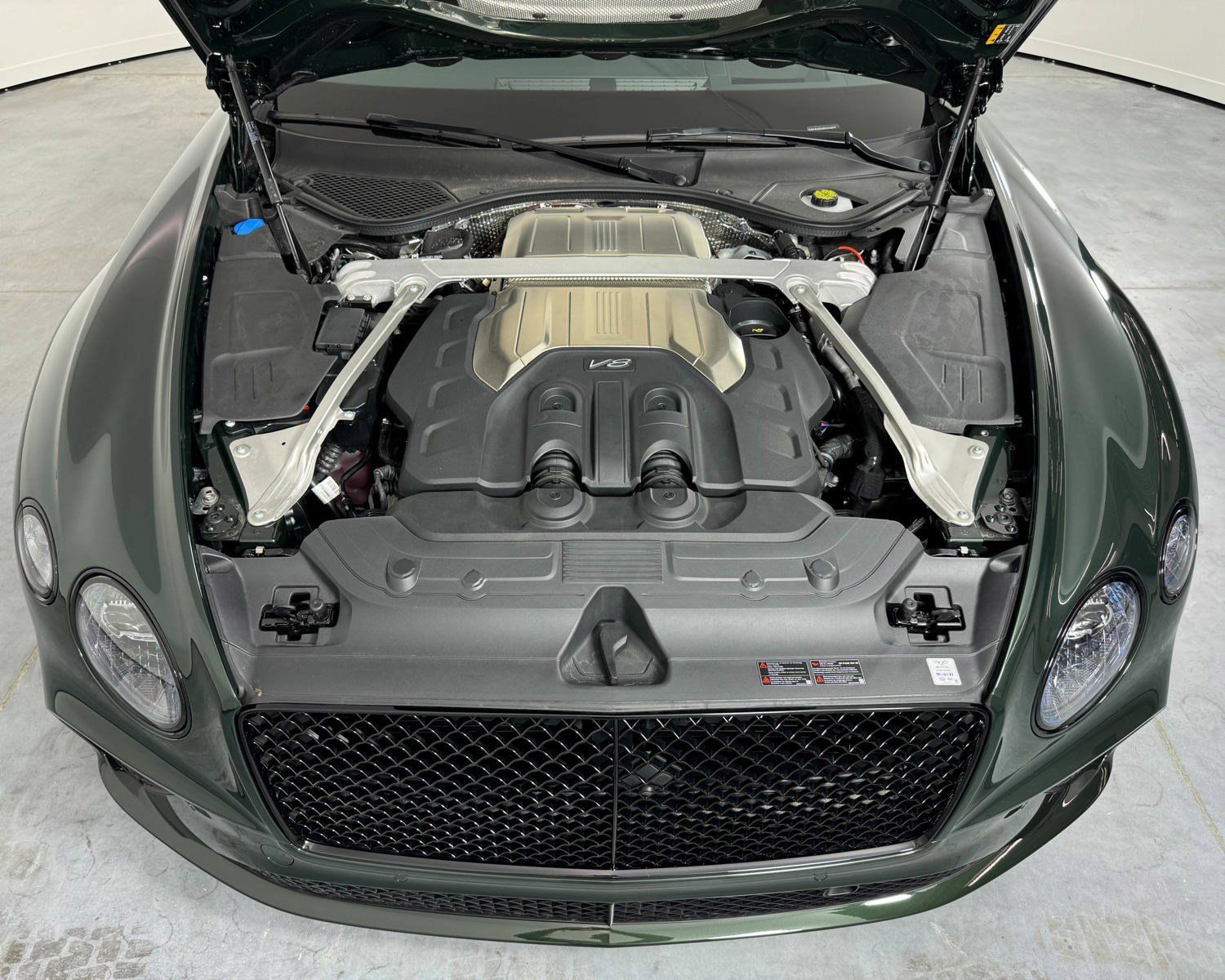Used 2024 Bentley Continental GT V8 AWD/4WD image 50