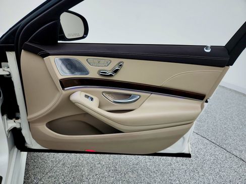 Used 2017 Mercedes-Benz S 550 Sedan image 26