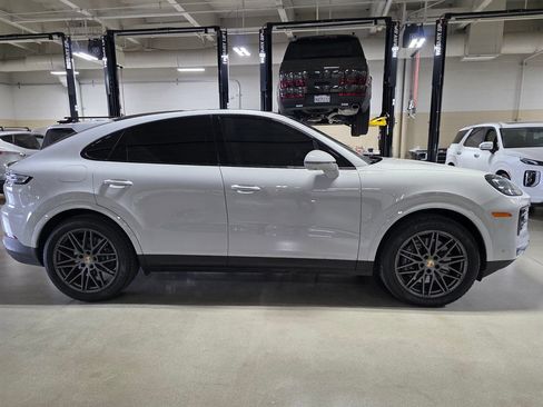 Used 2024 Porsche Cayenne Coupe AWD/4WD image 8