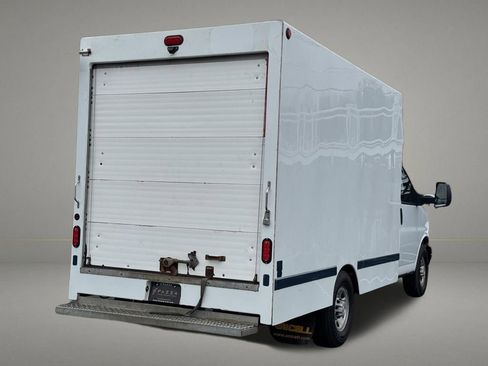 Used 2018 Chevrolet Express 3500 w/ Driver Convenience Package RWD image 8