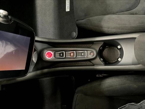 Used 2023 McLaren Artura RWD image 21