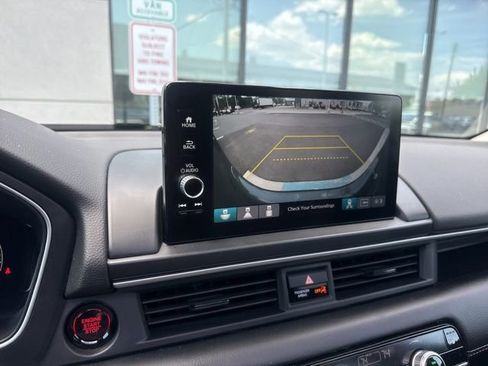 Used 2025 Honda Pilot Touring image 9