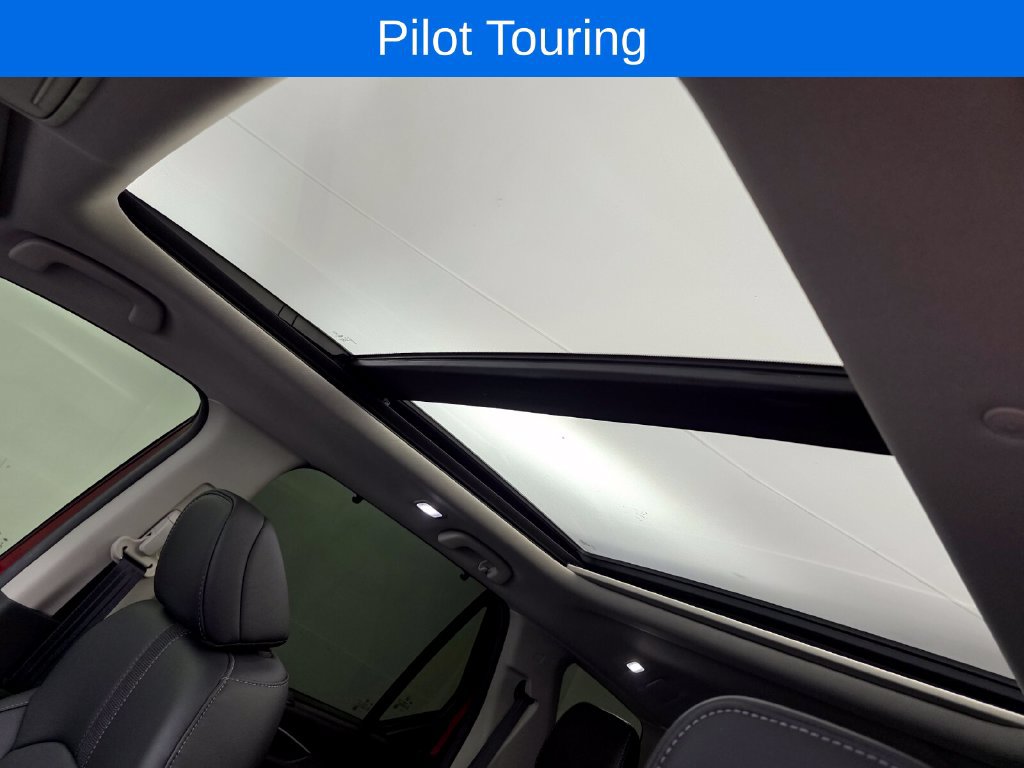 Used 2025 Honda Pilot Touring image 12