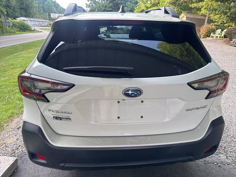 Used 2023 Subaru Outback Premium AWD/4WD image 8
