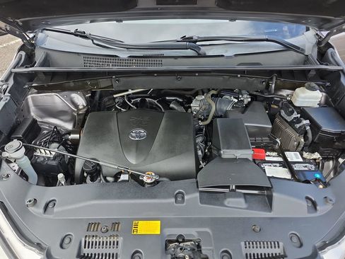 Used 2019 Toyota Highlander LE AWD/4WD image 39