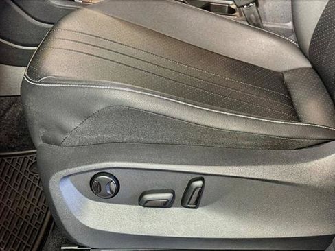 Used 2023 Volkswagen Tiguan SE FWD image 18