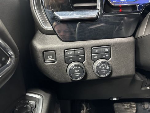 Used 2024 Chevrolet Silverado 2500 High Country image 41