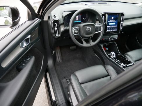 Certified 2023 Volvo XC40 B5 Ultimate w/ Protection Package Premier AWD/4WD image 10