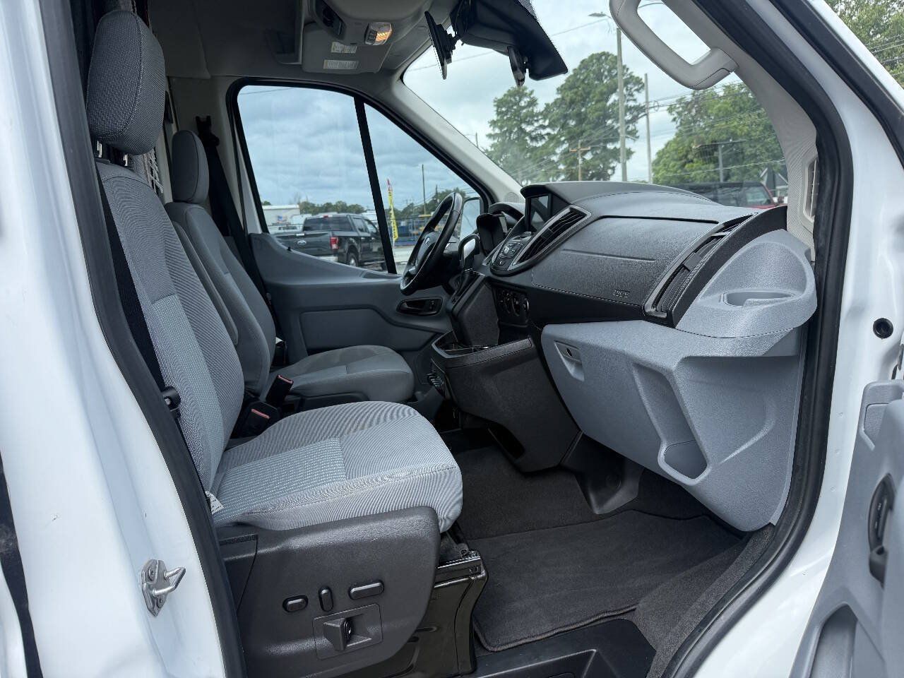 Used 2019 Ford Transit 350 XLT RWD image 28