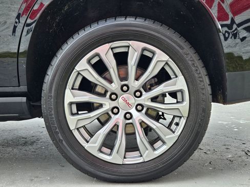 Used 2023 GMC Yukon Denali RWD image 28