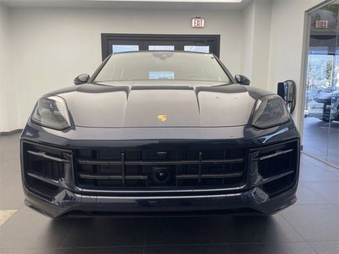 Certified 2025 Porsche Cayenne E-Hybrid Coupe image 7