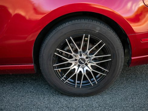 Used 2013 Ford Mustang Coupe image 25