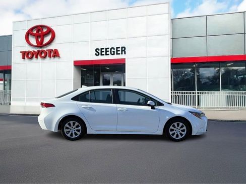 Used 2024 Toyota Corolla LE image 2