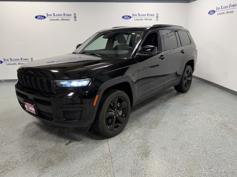 Used 2024 Jeep Grand Cherokee L Altitude image 3