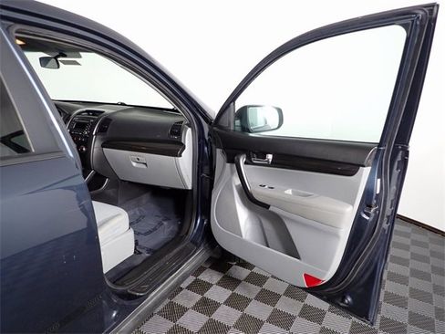 Used 2011 Kia Sorento 2WD image 29