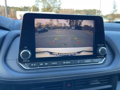 Used 2025 Nissan Rogue S image 11