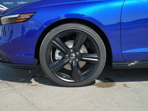 Used 2025 Honda Accord Sport image 17