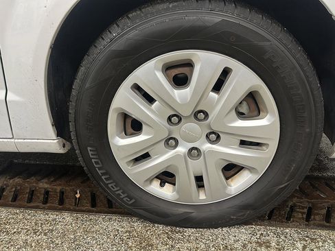 Certified 2019 Dodge Grand Caravan SE w/ UConnect Hands-Free Group image 10