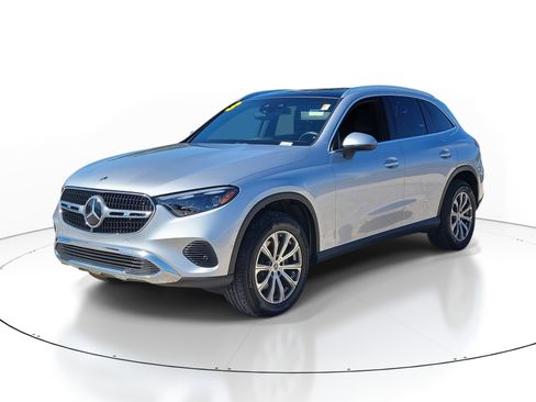 Used 2023 Mercedes-Benz GLC 300 4MATIC image 3