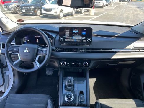 Used 2024 Mitsubishi Outlander SE AWD/4WD image 14