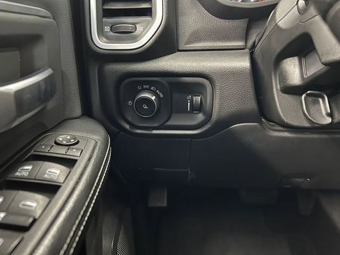 Used 2022 RAM 2500 Big Horn w/ Cold Weather Group image 25