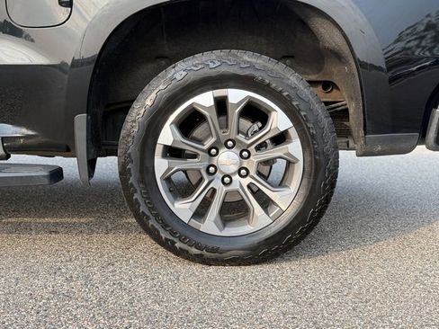 Used 2022 Chevrolet Silverado 1500 High Country w/ Technology Package image 11