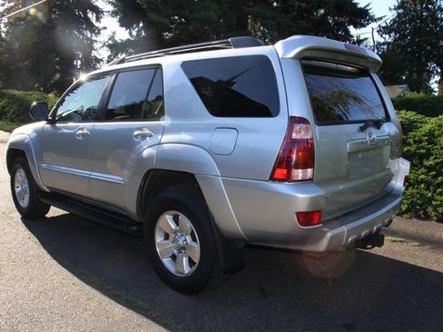 Used 2005 Toyota 4Runner SR5 AWD/4WD image 4