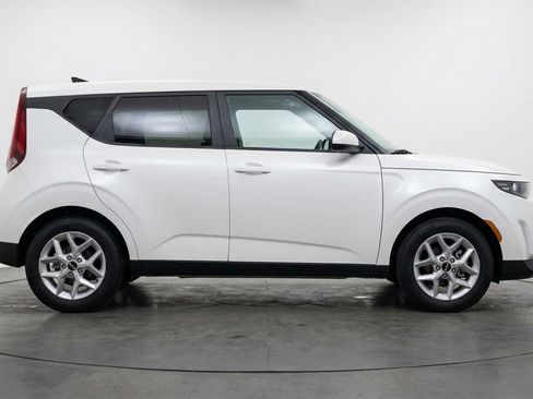 Used 2025 Kia Soul LX w/ LX Technology Package FWD image 11